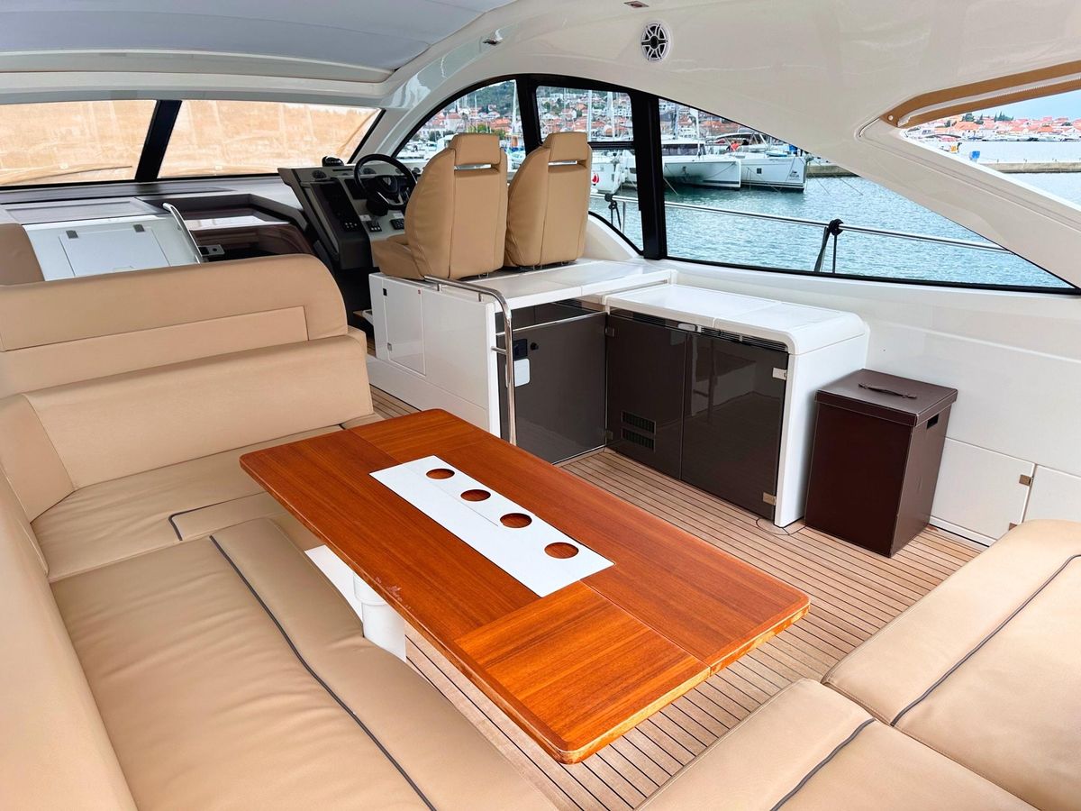 2014 Fairline 50 