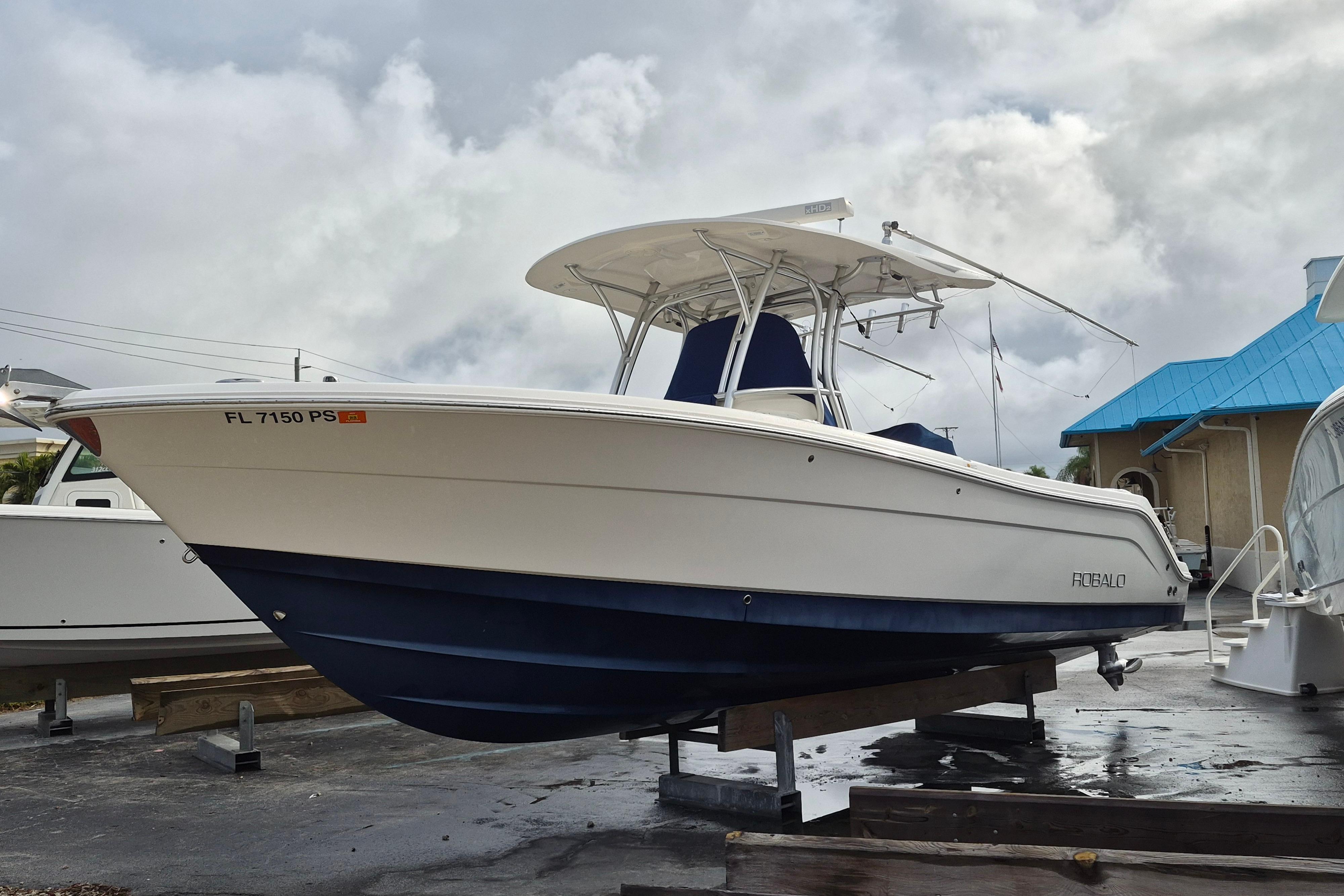 2014 Robalo R300 Center Console - Image 3