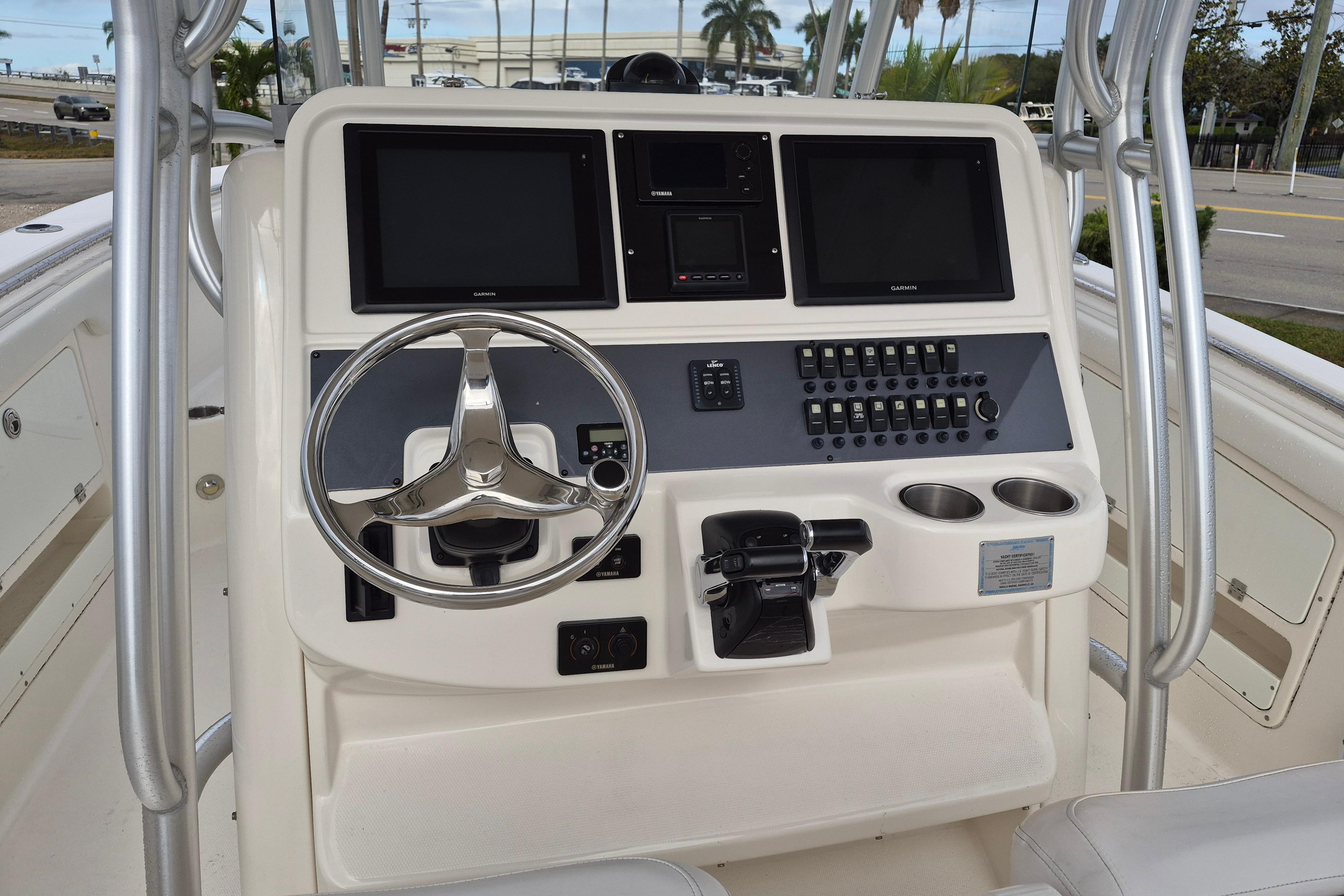 2014 Robalo R300 Center Console - Image 7