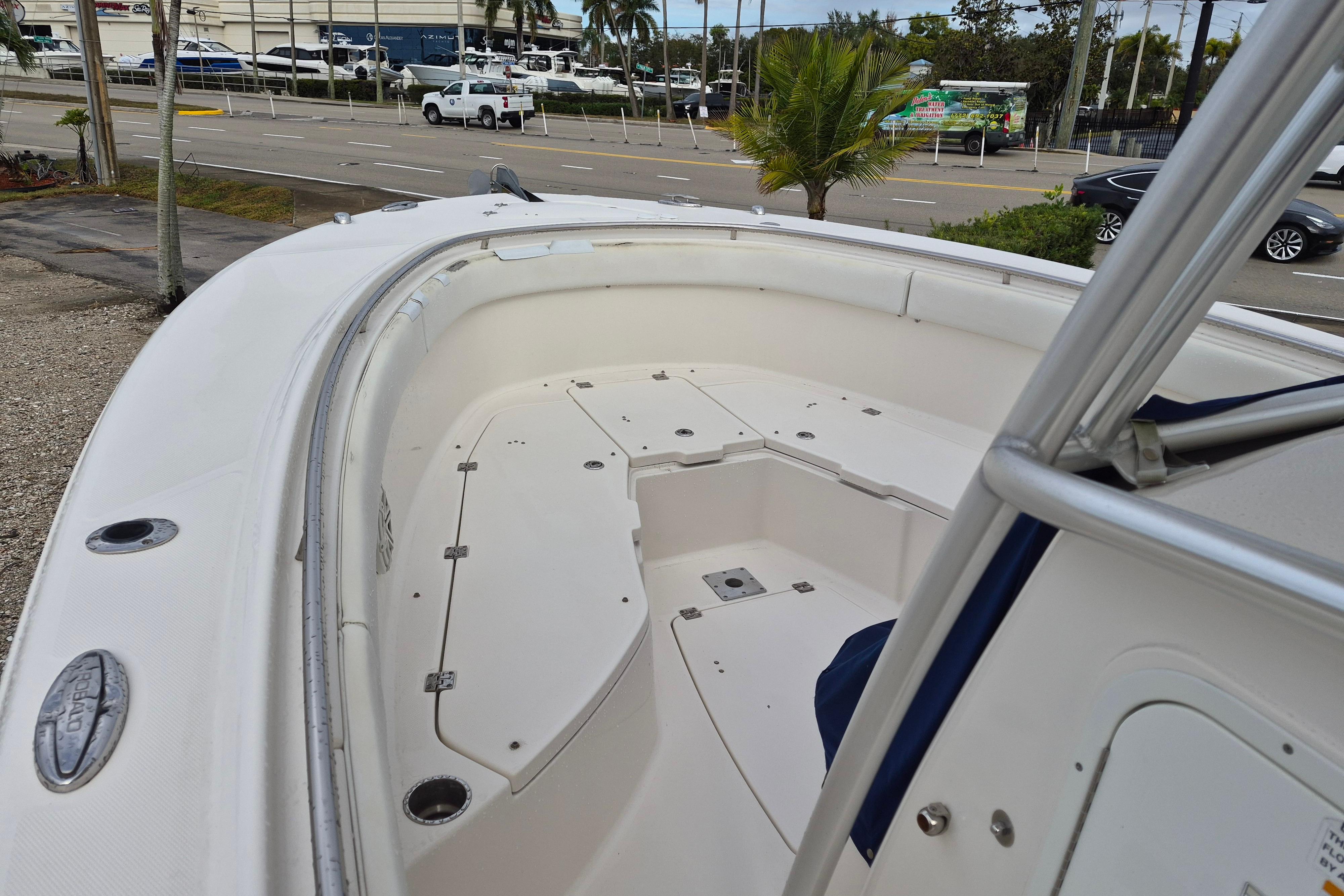 2014 Robalo R300 Center Console - Image 11