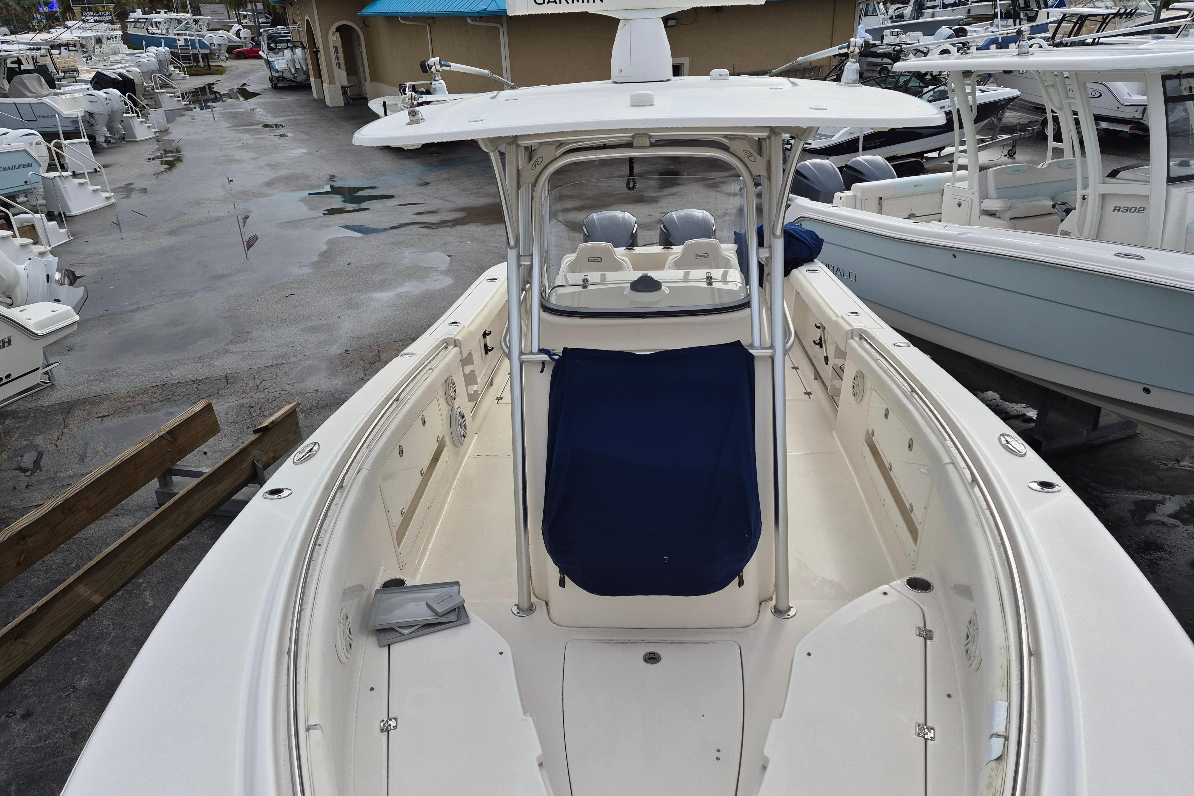 2014 Robalo R300 Center Console - Image 12