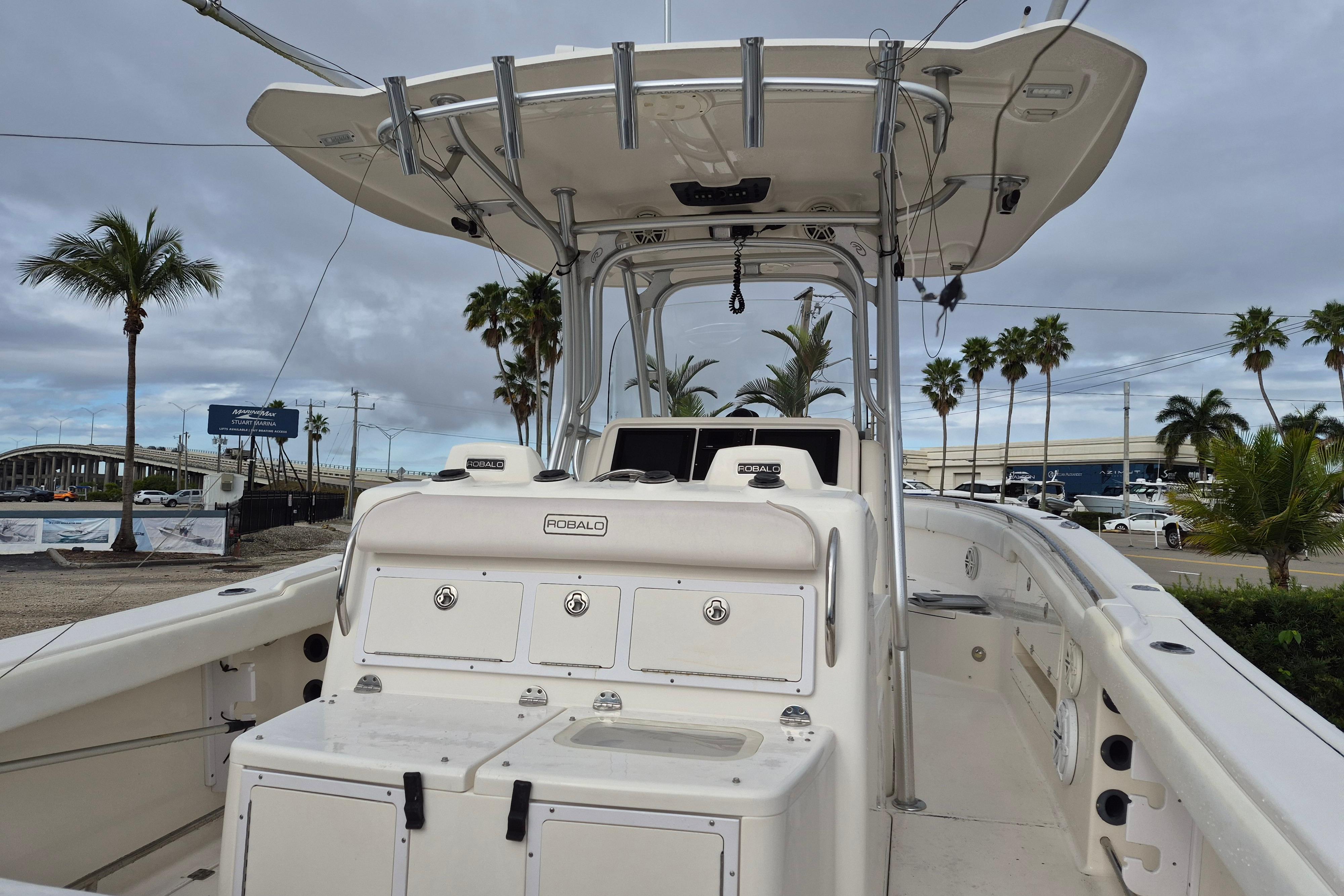 2014 Robalo R300 Center Console - Image 15
