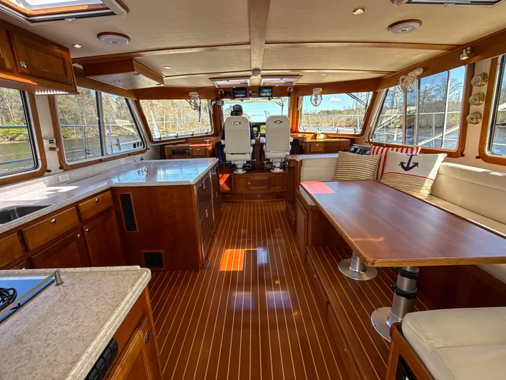 See Level Yacht Photos Pics Saloon Entrance