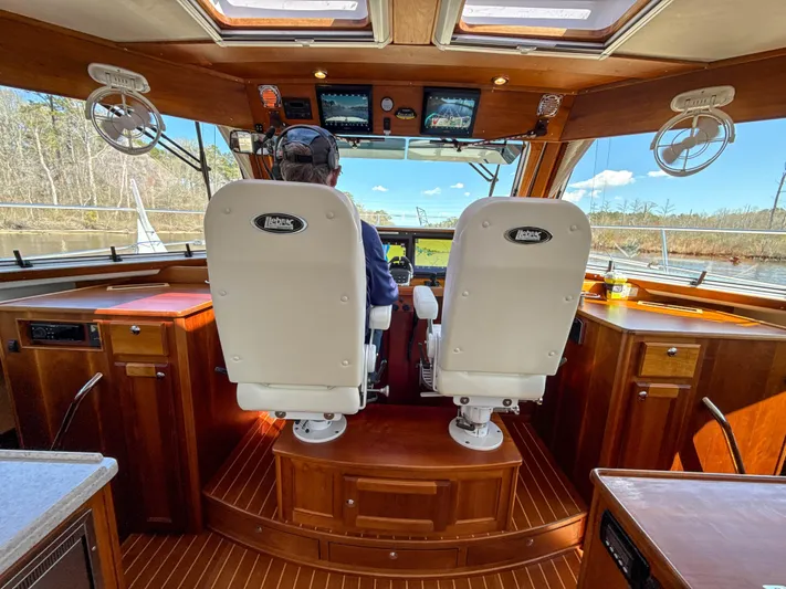 See Level Yacht Photos Pics Helm