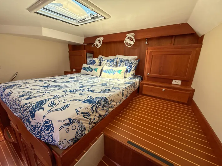 See Level Yacht Photos Pics Starboard Stateroom
