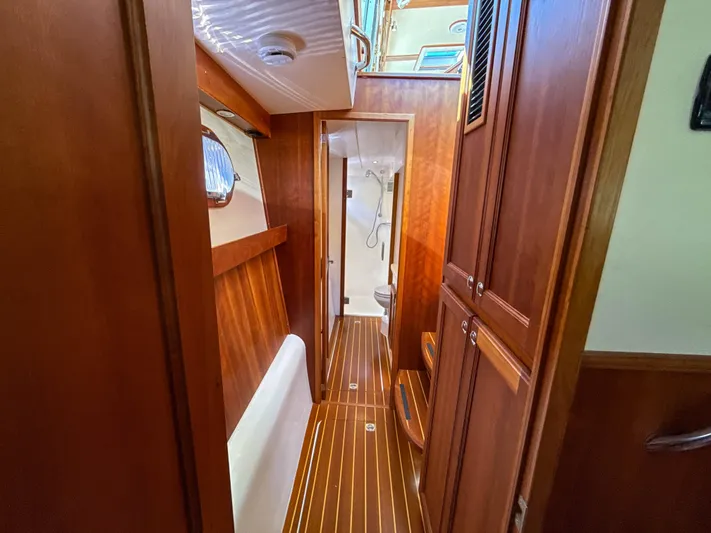 See Level Yacht Photos Pics Starboard Companionway to Head