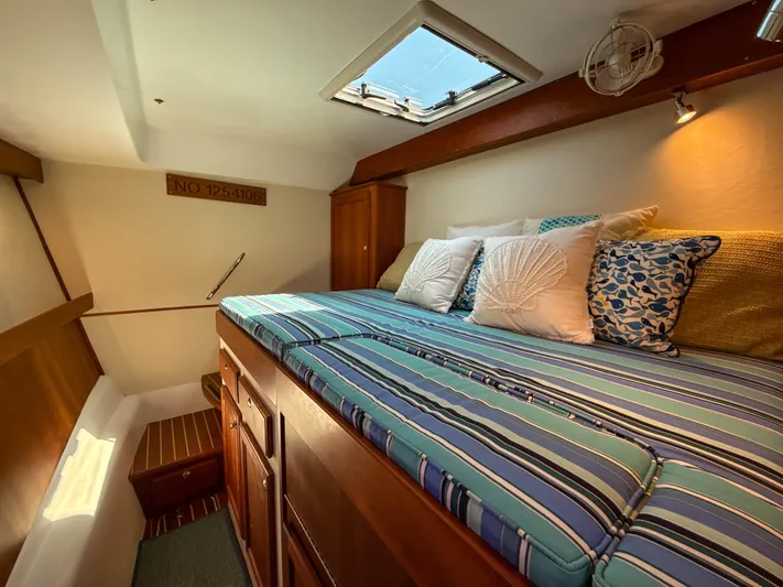 See Level Yacht Photos Pics Port Stateroom