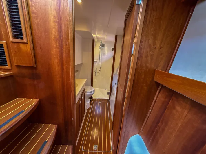 See Level Yacht Photos Pics Port Companionway