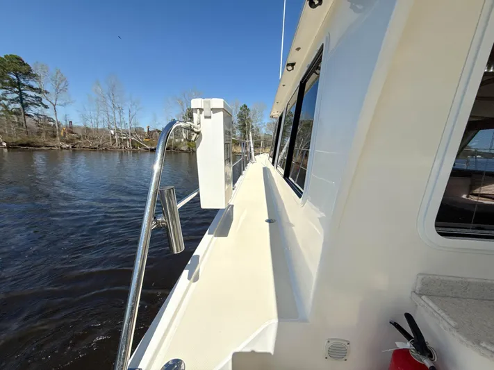 See Level Yacht Photos Pics Port Deck Forward