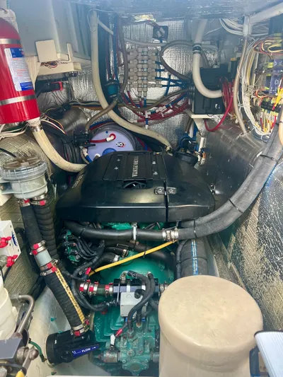 See Level Yacht Photos Pics Starboard Engine