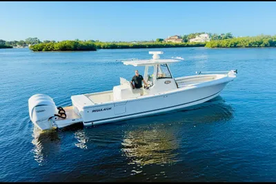 Regulator 34 Center Console