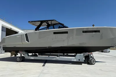 2025 Evo Yachts R4