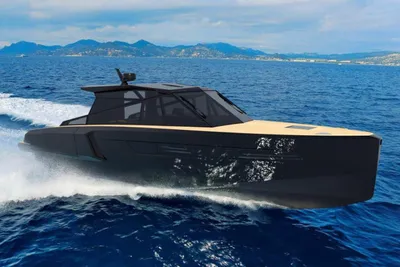 2025 Evo Yachts R4 Icone