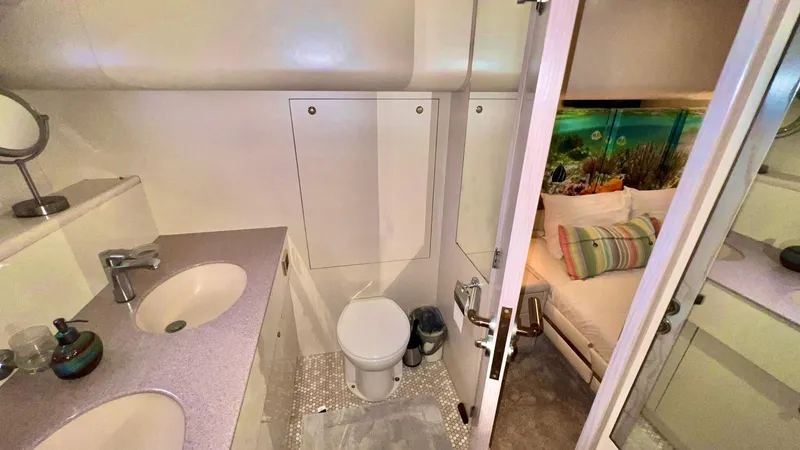  Yacht Photos Pics Bathroom and bedroom interior of 1995 Neptunus 58 Flybridge yacht.