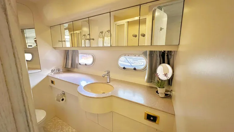  Yacht Photos Pics Luxurious bathroom in 1995 Neptunus 58 Flybridge yacht with mirrored cabinets.