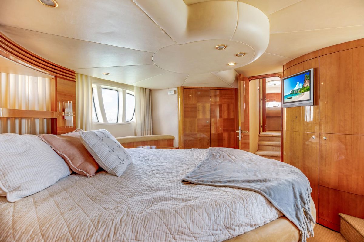 2005 Azimut 55 