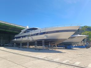 Pershing 76