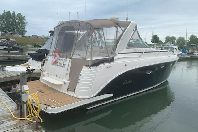Rinker 360 Express Cruiser