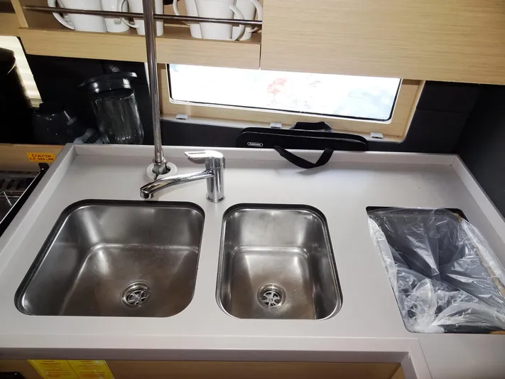 Tabula Rasa Yacht Photos Pics 