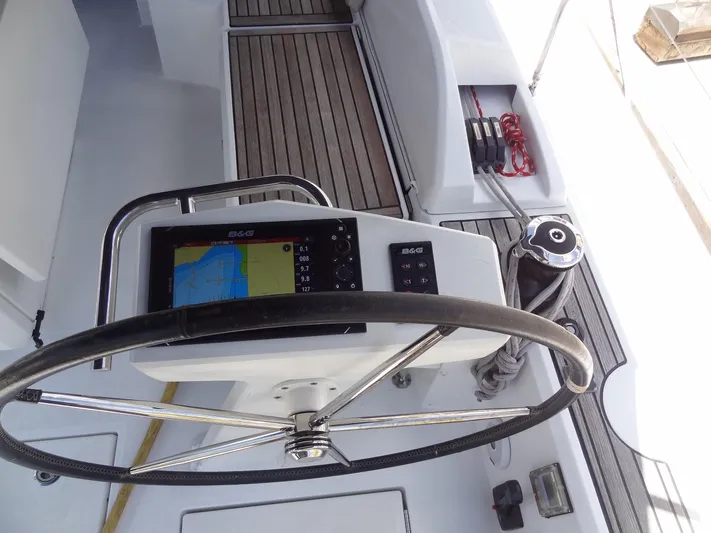 Tabula Rasa Yacht Photos Pics Beneteau Oceanis 46.1 2020 yacht helm with navigation system and steering wheel.
