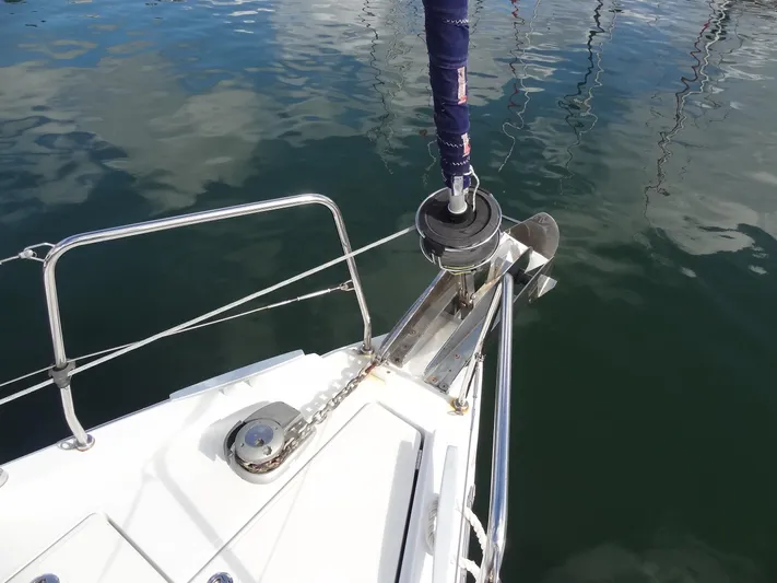 Tabula Rasa Yacht Photos Pics Beneteau Oceanis 46.1 2020 yacht bow with anchor and chain in water.