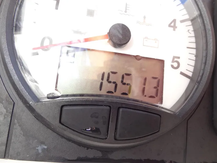 Tabula Rasa Yacht Photos Pics Close-up of Beneteau Oceanis 46.1 2020 boat engine hour meter reading 1551.3 hours.