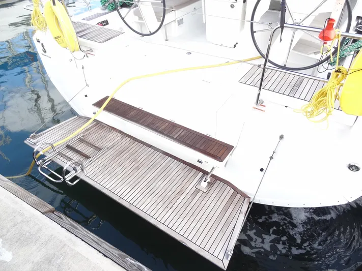 Tabula Rasa Yacht Photos Pics Beneteau Oceanis 46.1 2020 yacht stern with swim platform and ladder.