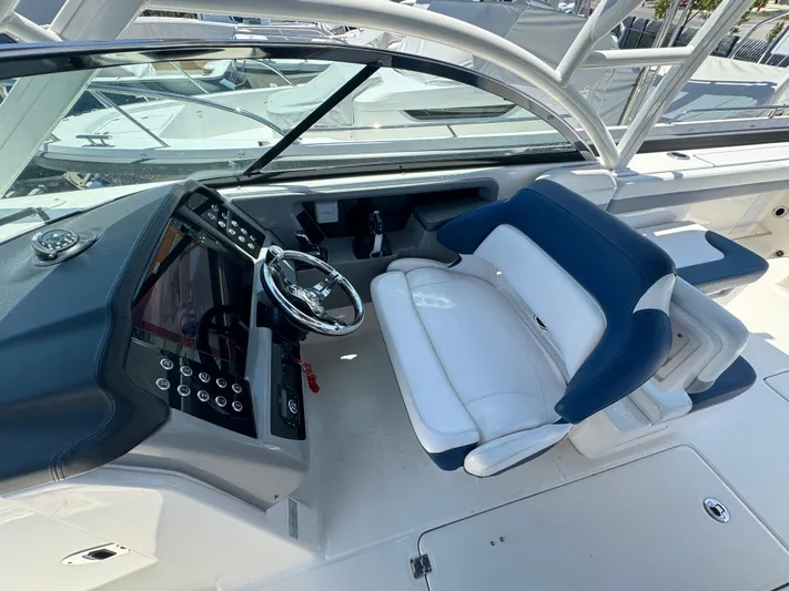  Yacht Photos Pics Robalo 31 - Helm Electronics and Seat