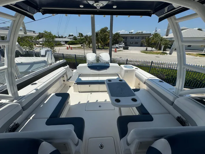 Yacht Photos Pics Robalo 31 - Seating