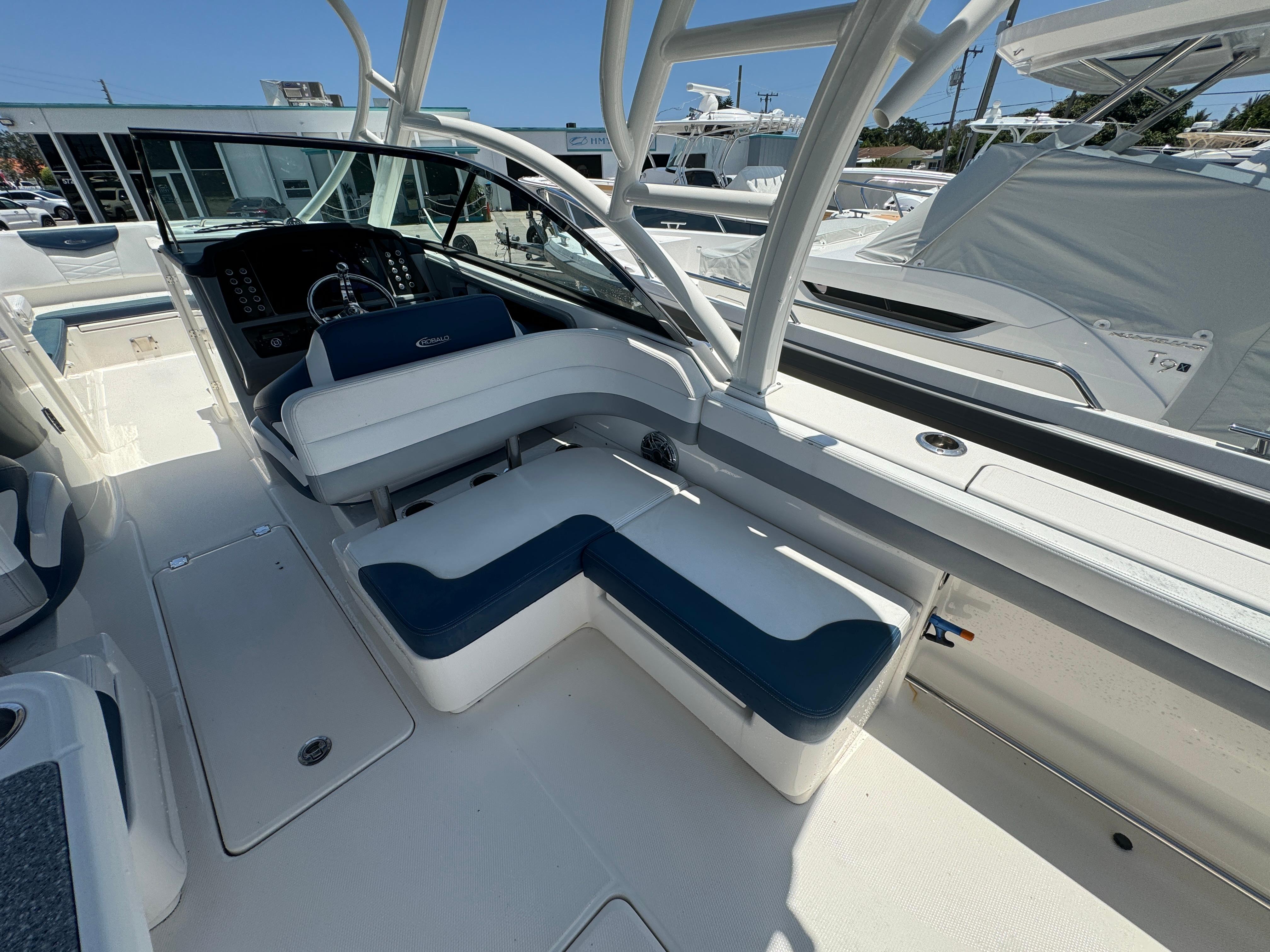 2021 Robalo R317 Dual Console for sale YachtWorld