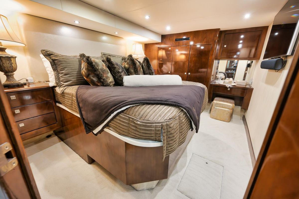 2005 Ocean Yachts 73 
