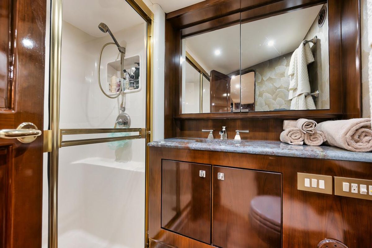 2005 Ocean Yachts 73 