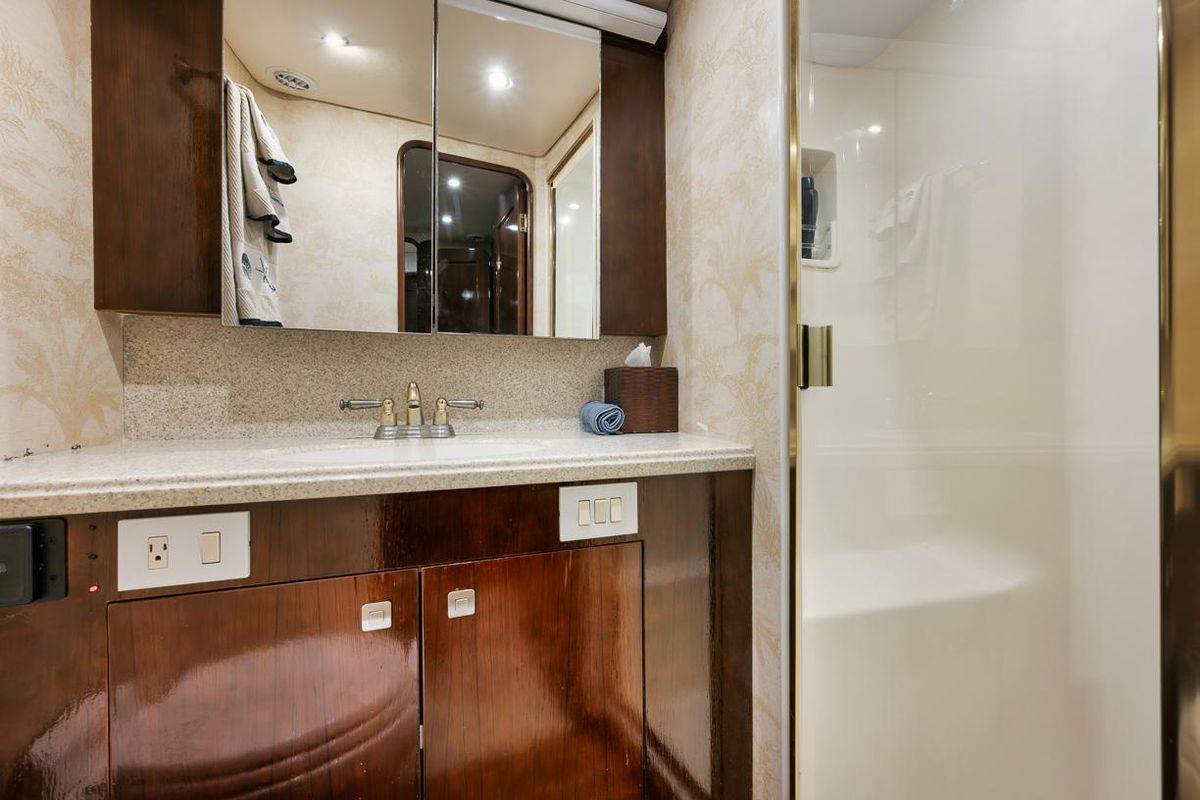 2005 Ocean Yachts 73 