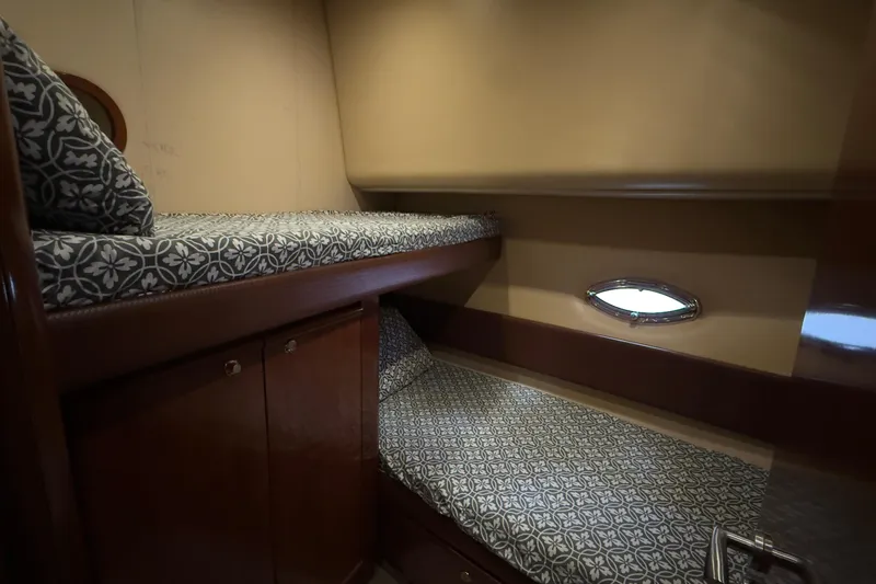 Rubicon Yacht Photos Pics 2008 Meridian 580 Pilothouse cabin with patterned bunk beds and porthole window.