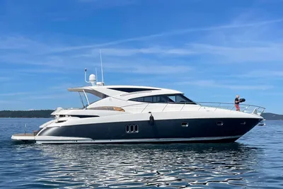 Riviera 5800 Sport Yacht