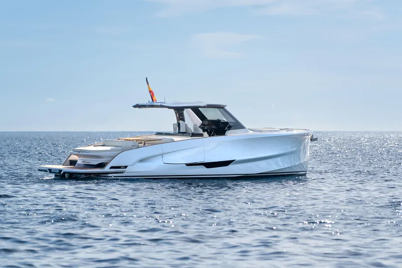  Yacht Photos Pics 2026 Solaris Power 44 OPEN ST yacht on calm ocean waters.