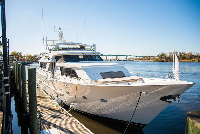 Happy Ours Yacht Photos Pics 