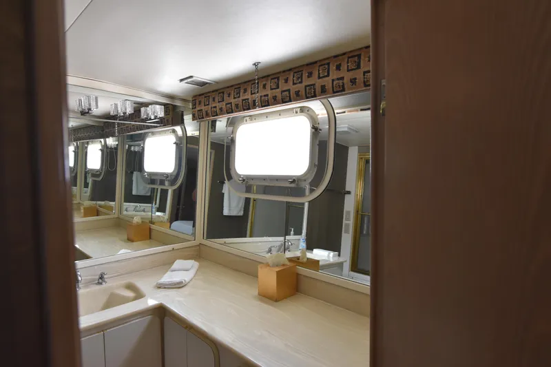 Happy Ours Yacht Photos Pics 