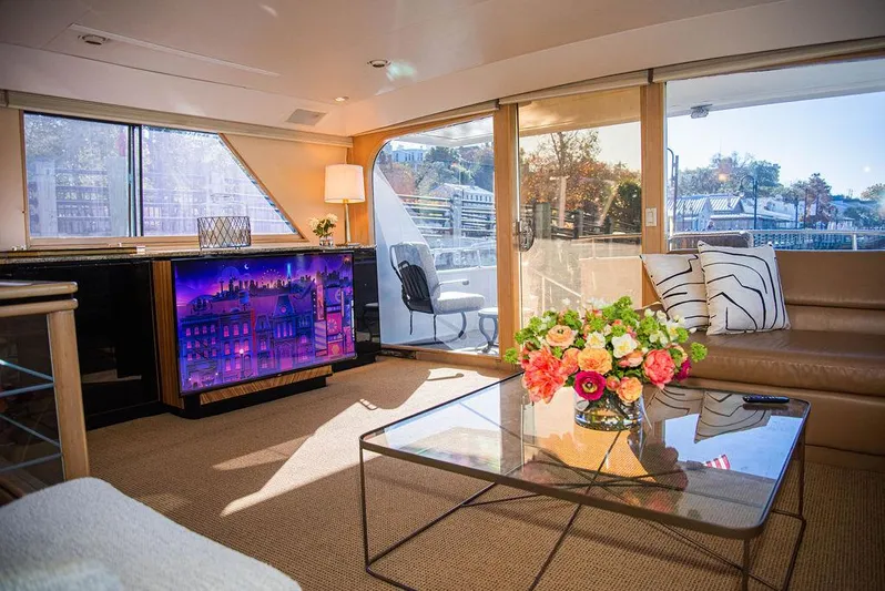 Happy Ours Yacht Photos Pics 