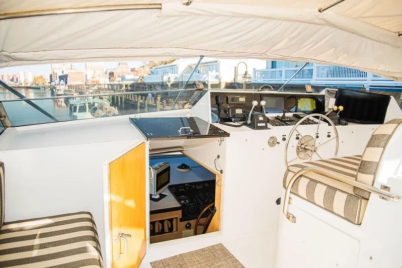 Happy Ours Yacht Photos Pics 