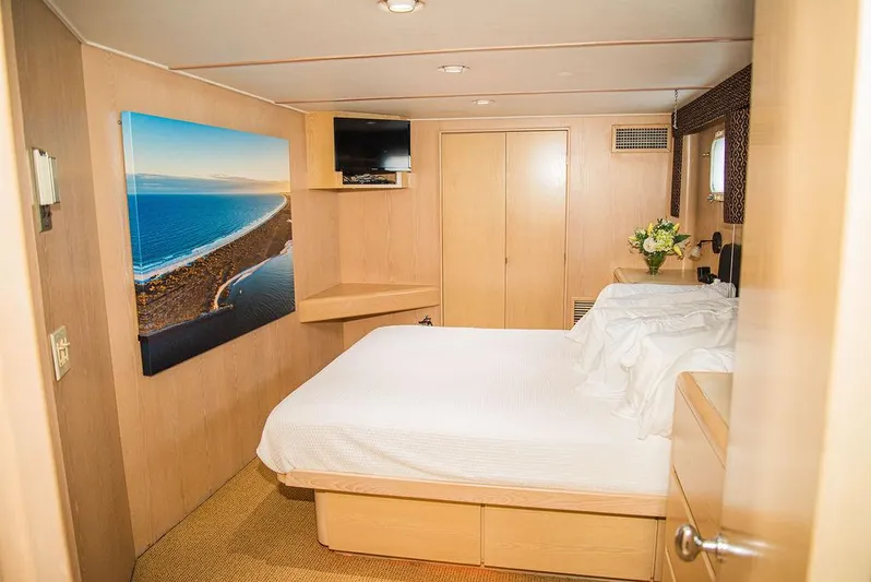 Happy Ours Yacht Photos Pics 