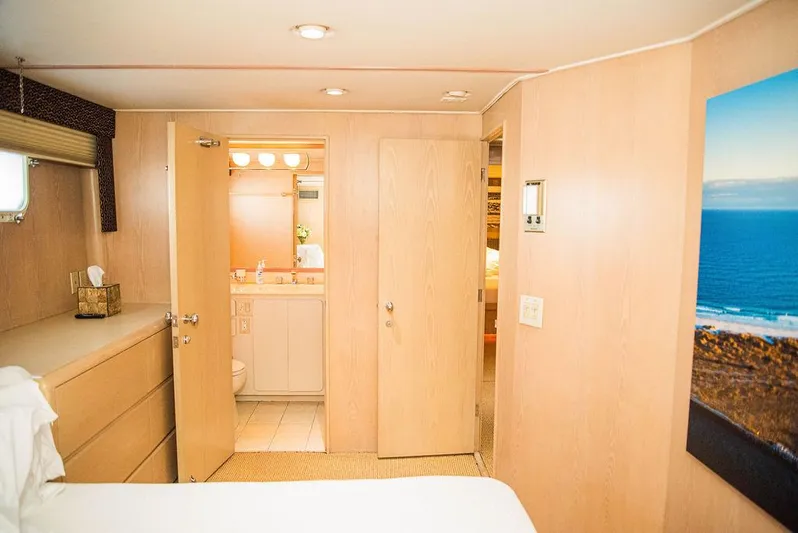 Happy Ours Yacht Photos Pics 