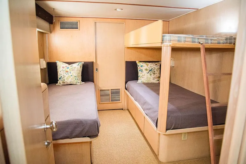 Happy Ours Yacht Photos Pics 