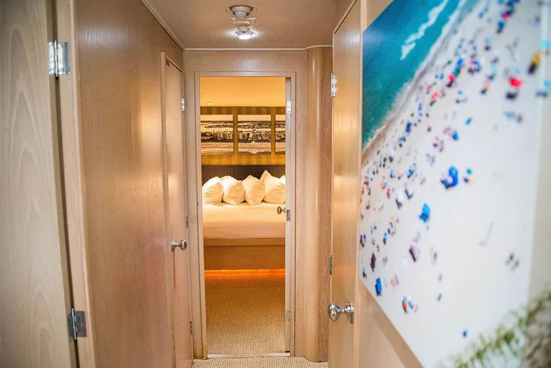 Happy Ours Yacht Photos Pics 