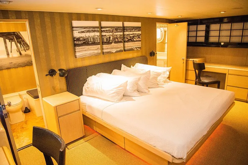 Happy Ours Yacht Photos Pics 