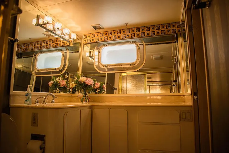 Happy Ours Yacht Photos Pics 