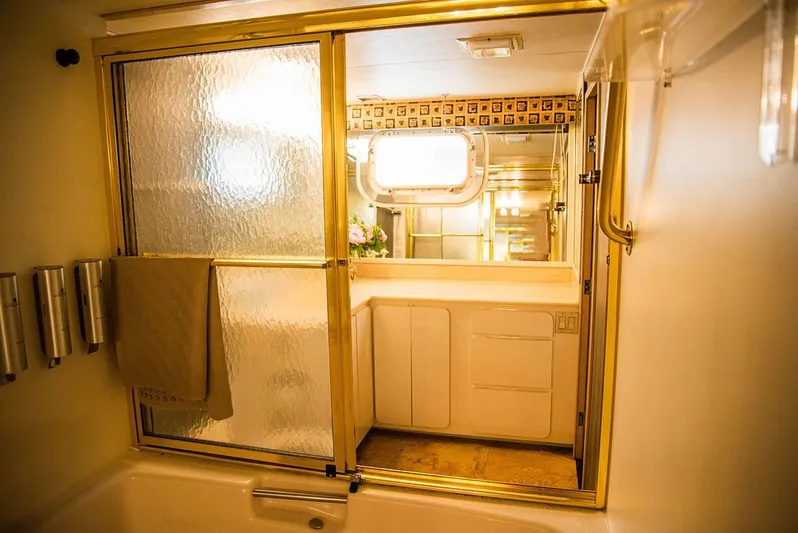 Happy Ours Yacht Photos Pics 