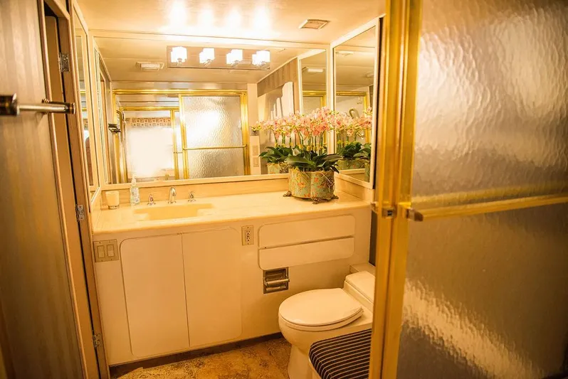 Happy Ours Yacht Photos Pics 