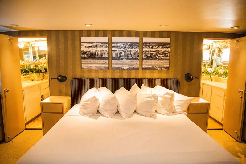 Happy Ours Yacht Photos Pics 