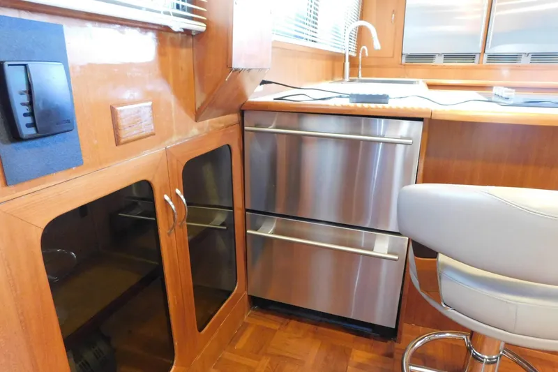 Driftwood Yacht Photos Pics Interior of 1995 Jefferson 52 Riviana Cockpit MY yacht with modern kitchen appliances.